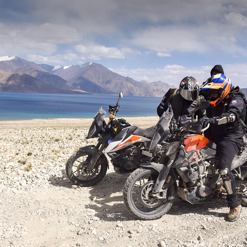 KTM Adventure 390 ride to Ladakh at lake