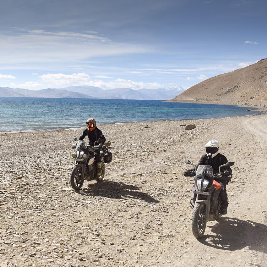 KTM Adventure 390 ride to Ladakh lake photo